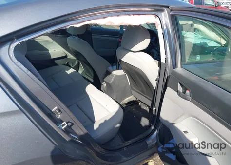 2017 Hyundai Elantra Se z USA, uszkodzony, nr VIN KMHD84LF6HU185950